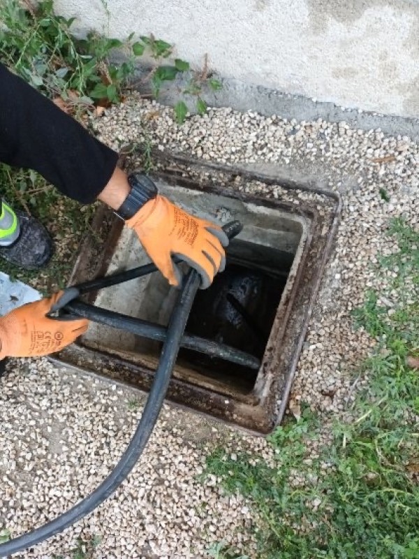 UNE FUITE DE CANALISATION sur Vitrolles avec inspection camera nous pouvons détecter l'endroit précis de la fuite avec notre détecteur